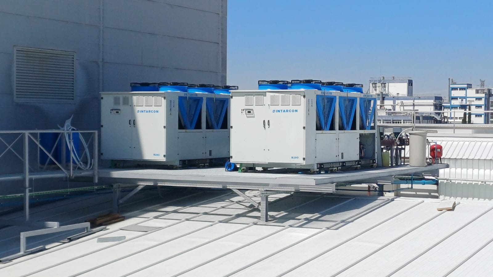 Almacén producto farmacéutico - Plantas enfriadoras R290 Full INVERTER